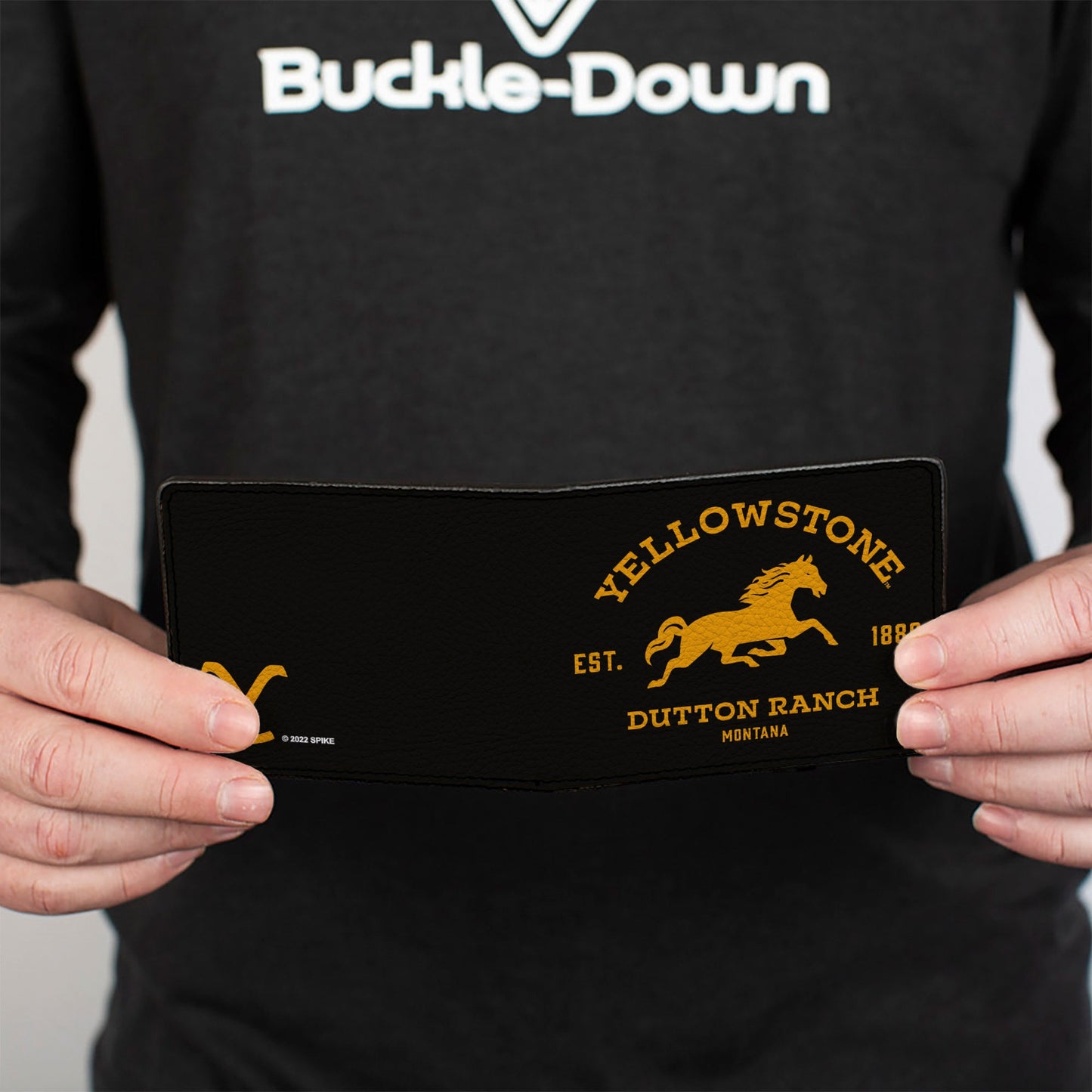 Detail of the transparent ID window inside the bi-fold wallet