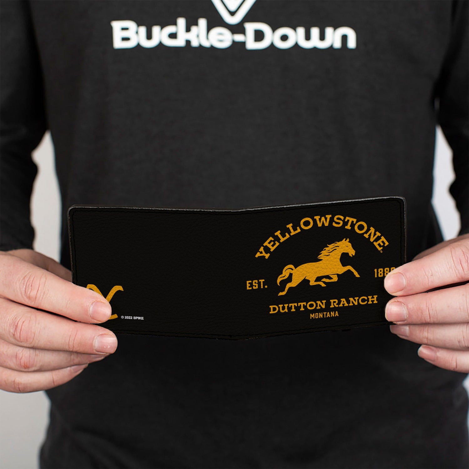 Detail of the transparent ID window inside the bi-fold wallet